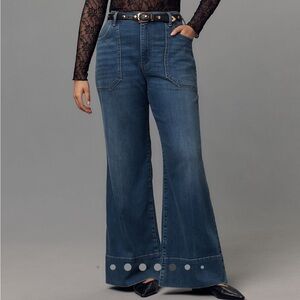 Women's NWT Blue PILCRO Flared Jeans